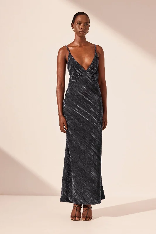 Midi dresses with ruffled hems for a romantic date night HOLLI PLUNGED GATHERED MIDI DRESS - DARK ASH Midi dresses with ruffled hems for a romantic date night HOLLI PLUNGED GATHERED MIDI DRESS - DARK ASH