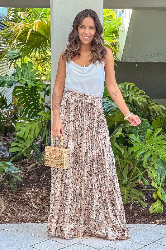Everyday Short - sleeved Dress with Puffed Sleeves for a Retro Look​ White Draped Top Maxi Dress With Pleated Leopard Skirt