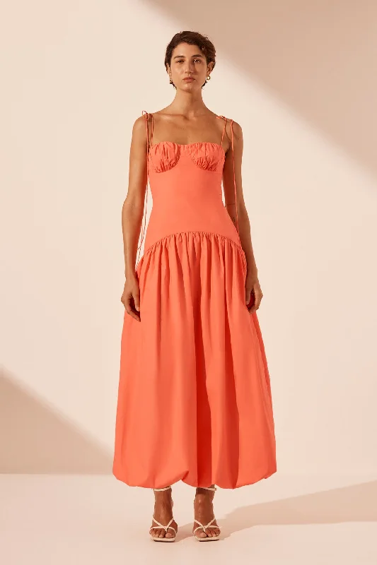 Midi dresses with polka dot prints for a playful summer outfit MAIORI GATHERED BUBBLE MIDI DRESS - CORAL Midi dresses with polka dot prints for a playful summer outfit MAIORI GATHERED BUBBLE MIDI DRESS - CORAL