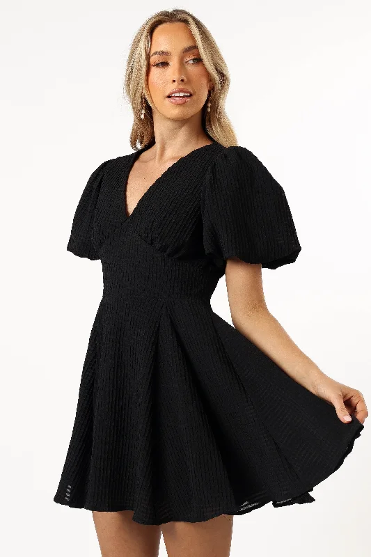 Mini dresses with gathered skirts for a voluminous effect Max Short Sleeve Mini Dress - Black Mini dresses with gathered skirts for a voluminous effect Max Short Sleeve Mini Dress - Black