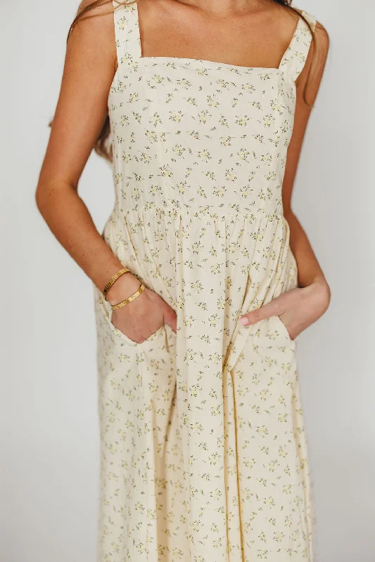 Midi dresses with V - necklines for a flattering and elongating effect Tinsley 100% Cotton Midi Dress in Cream Floral Midi dresses with V - necklines for a flattering and elongating effect Tinsley 100% Cotton Midi Dress in Cream Floral