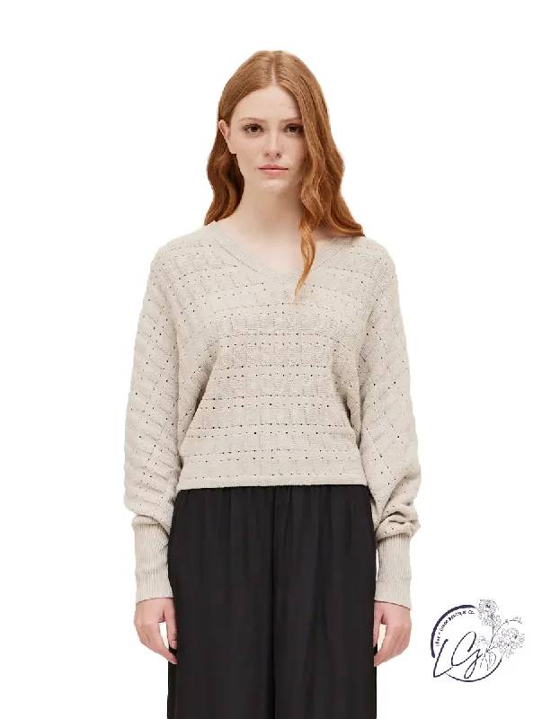 Women's Cropped Cable - Knit Merino Wool Sweater in Beige for a Trendy Fall OutfitGraceful Glide Knit Sweater Women's Cropped Cable - Knit Merino Wool Sweater in Beige for a Trendy Fall OutfitGraceful Glide Knit Sweater