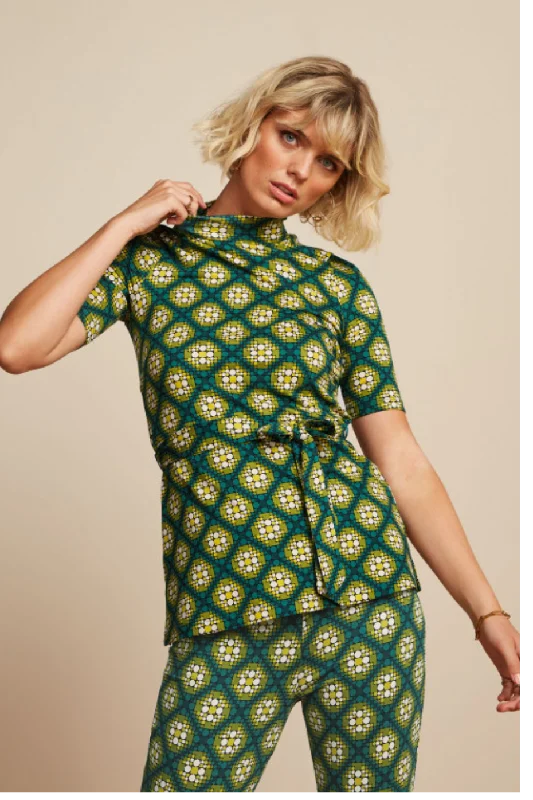Plus Size Women's Pocket - Detail Sweater in Olive Green for a Practical and Fashionable PieceKING LOUIE Para Green Kirby Heloise Tunic Top Plus Size Women's Pocket - Detail Sweater in Olive Green for a Practical and Fashionable PieceKING LOUIE Para Green Kirby Heloise Tunic Top