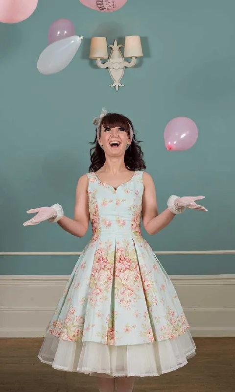 Ball Gown Women Dress with a Full Skirt for a Princess - like LookSew La Di Da Vintage Rose Dress Ball Gown Women Dress with a Full Skirt for a Princess - like LookSew La Di Da Vintage Rose Dress