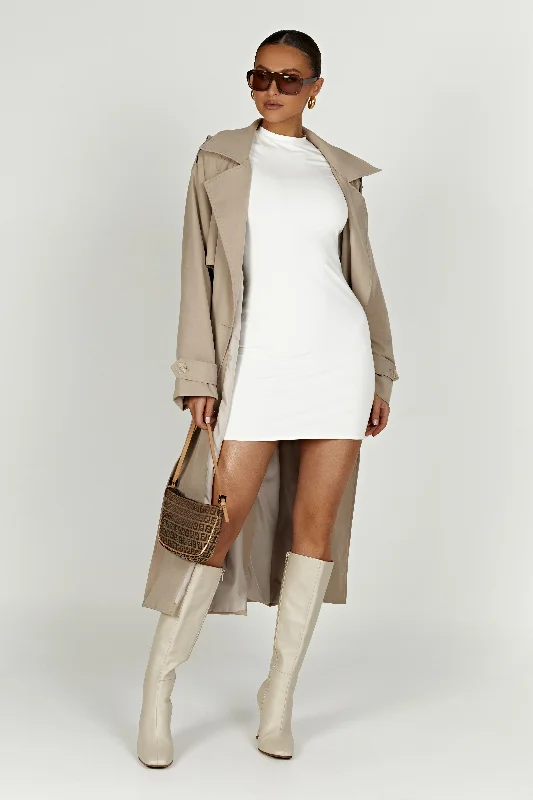 Long women's mac coats in a lightweight fabric for spring showersAndreas Oversized Trench Coat - Beige Long women's mac coats in a lightweight fabric for spring showersAndreas Oversized Trench Coat - Beige