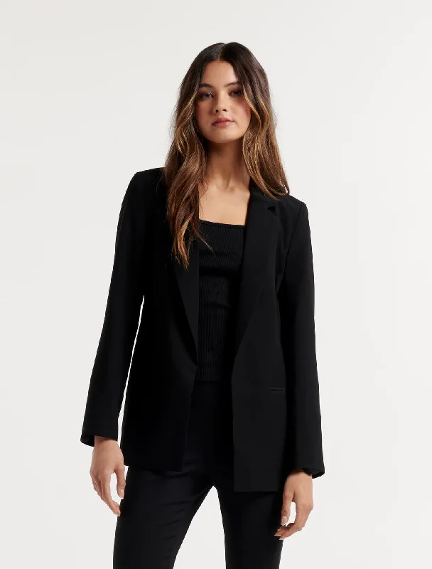 Oversized women's wool coats in a monochromatic look for a trendy outfitElla Petite Boyfriend Blazer Oversized women's wool coats in a monochromatic look for a trendy outfitElla Petite Boyfriend Blazer